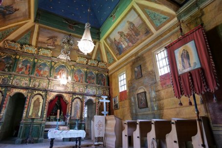 Wnętrze cerkwi bogato malowane