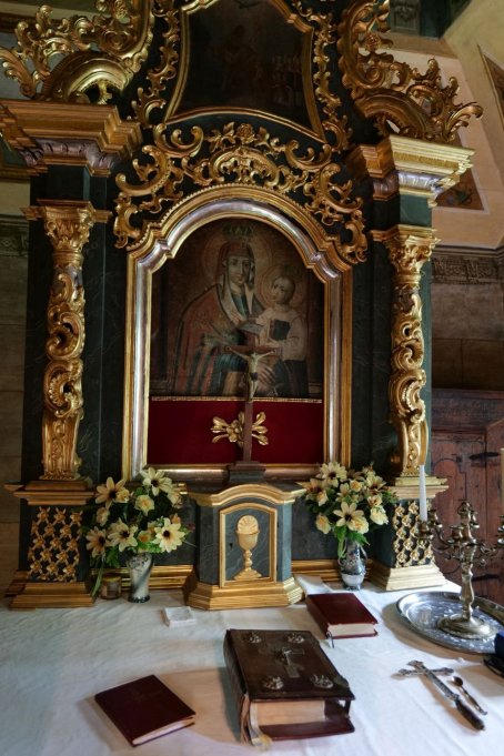 Ołtarzyk w cerkwi za ikonostasem