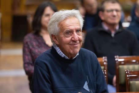 uśmiechnięty mężczyzna