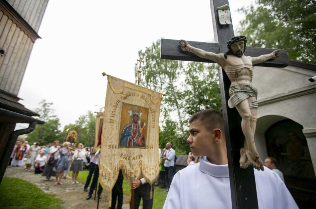 procesja wokół kościoła