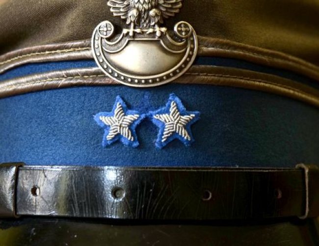 Gwiazdki na froncie czapki wojskowej
